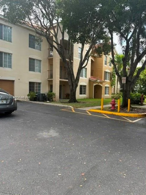4211 San Marino #106 West Palm Beach, FL 33409