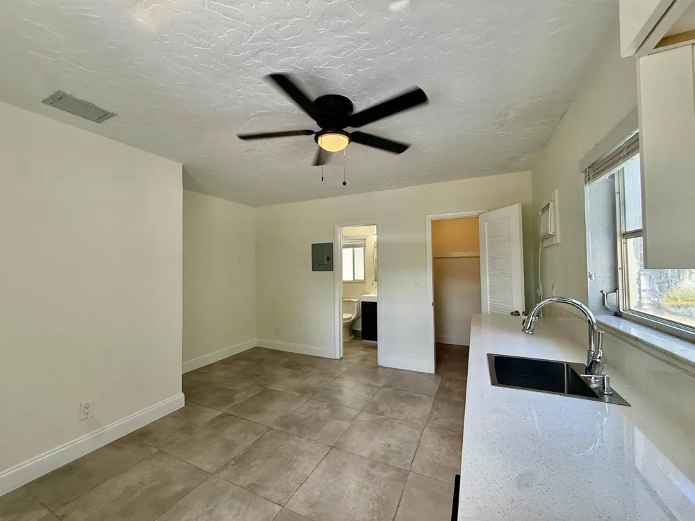3684 NE 11th Avenue #Unit 4 Oakland Park, FL 33334