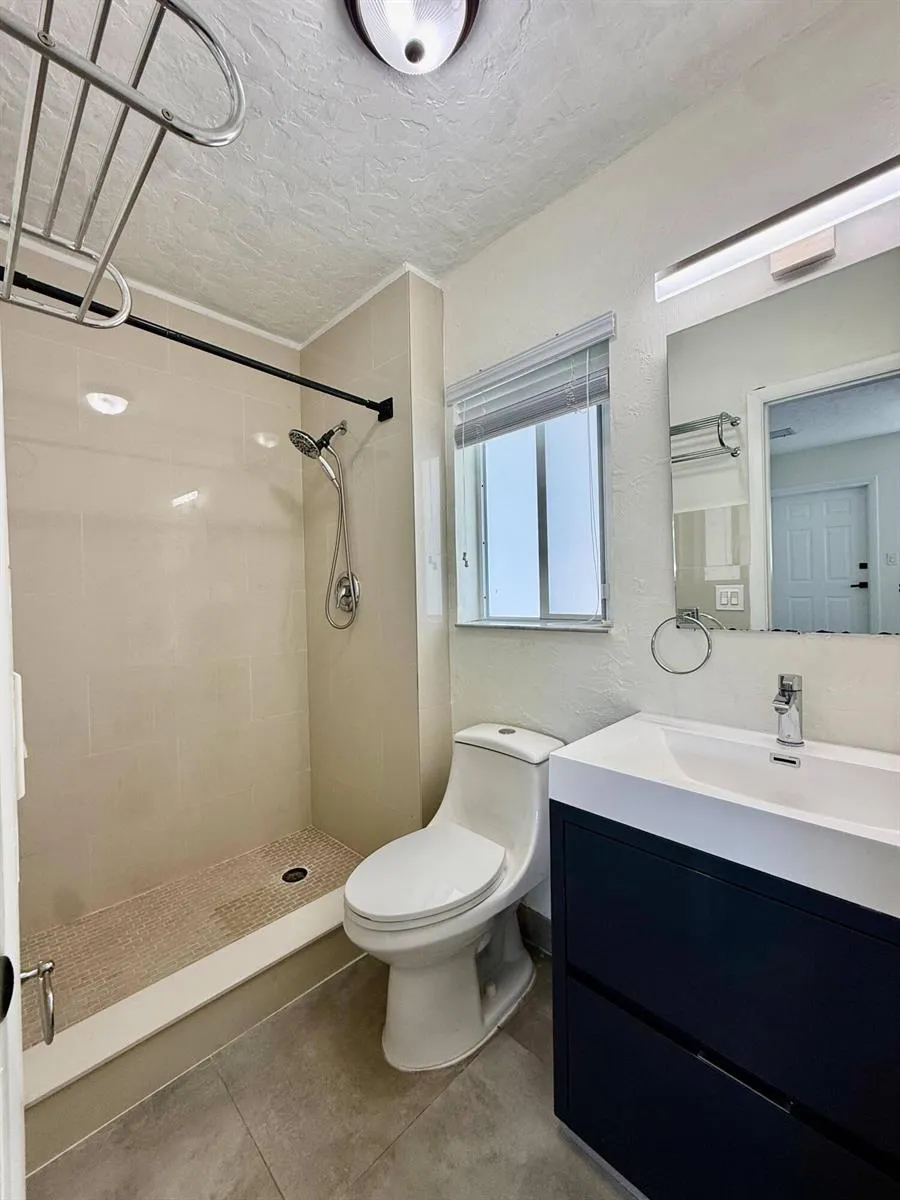 3684 NE 11th Avenue #Unit 4 Oakland Park, FL 33334