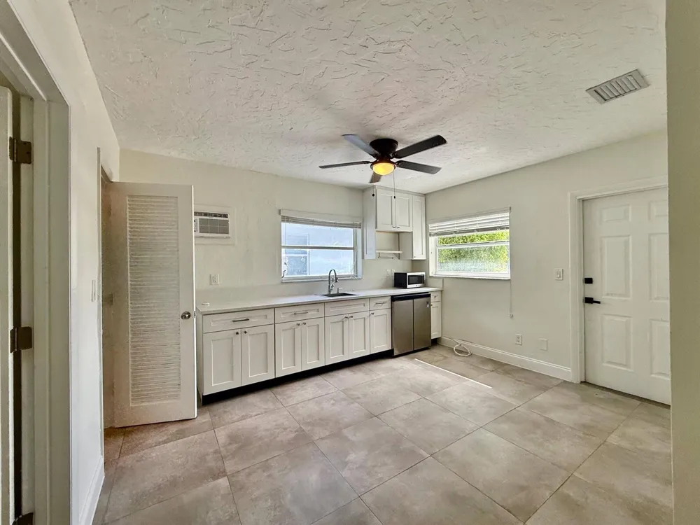 3684 NE 11th Avenue #Unit 4 Oakland Park, FL 33334