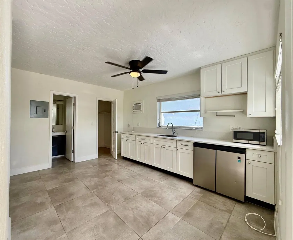 3684 NE 11th Avenue #Unit 4 Oakland Park, FL 33334