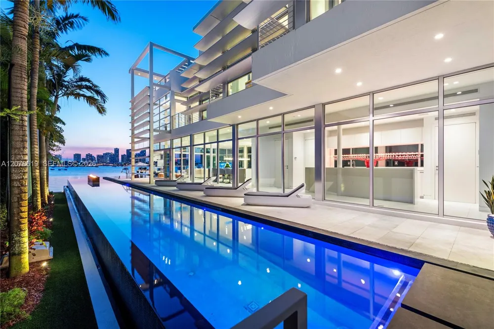 440 S Hibiscus Dr Miami Beach, FL 33139