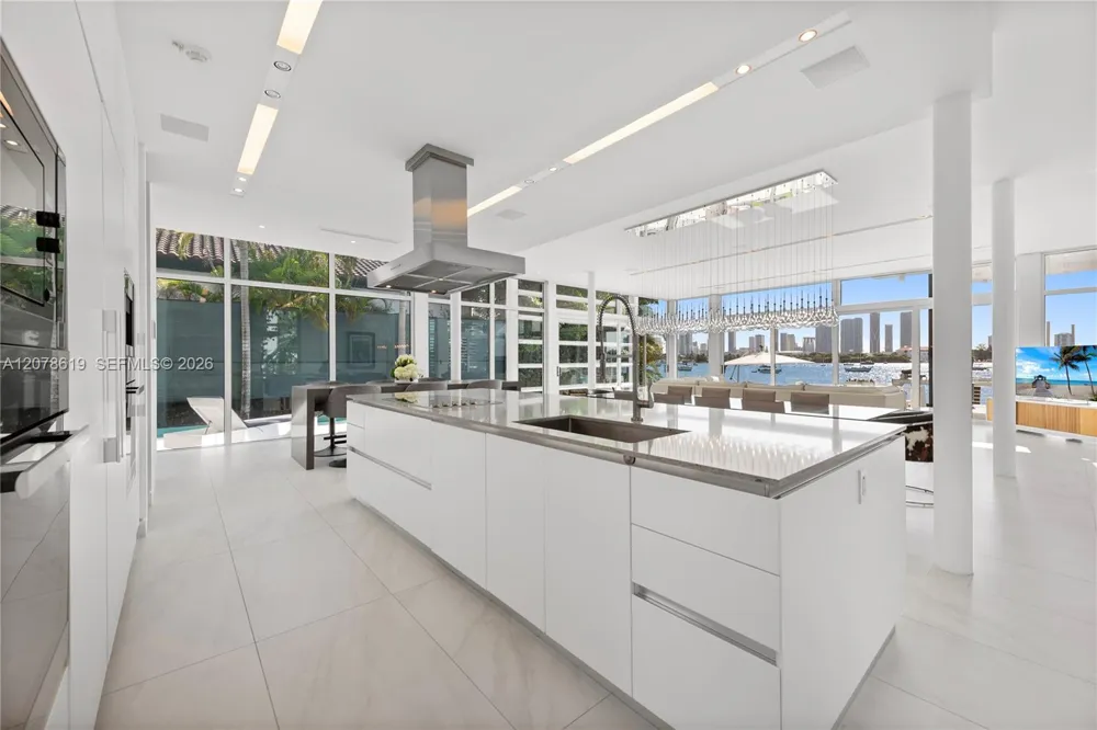440 S Hibiscus Dr Miami Beach, FL 33139