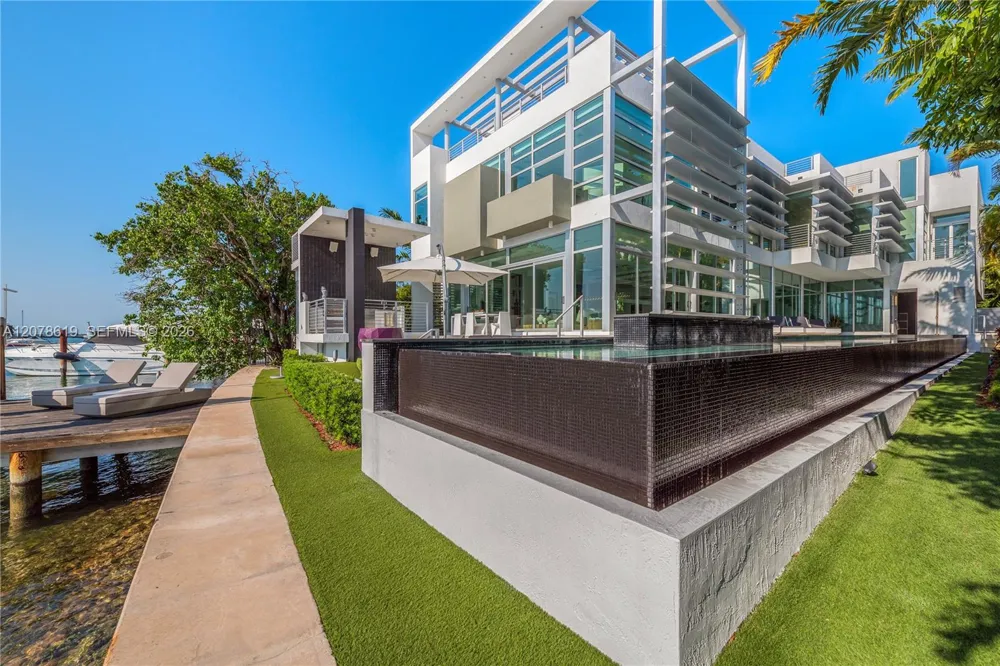440 S Hibiscus Dr Miami Beach, FL 33139