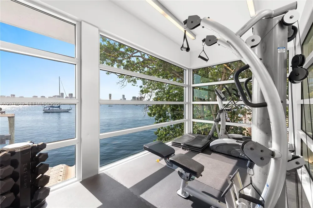 440 S Hibiscus Dr Miami Beach, FL 33139