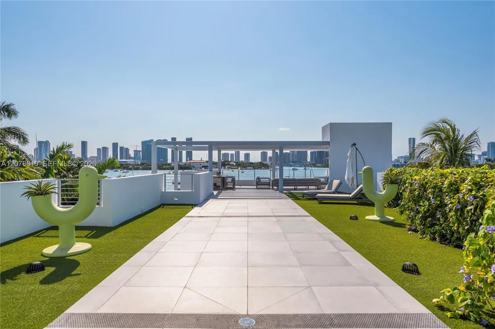 440 S Hibiscus Dr Miami Beach, FL 33139