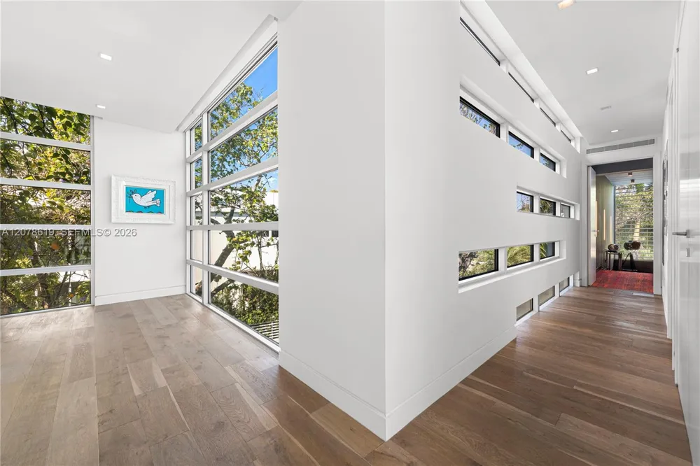 440 S Hibiscus Dr Miami Beach, FL 33139