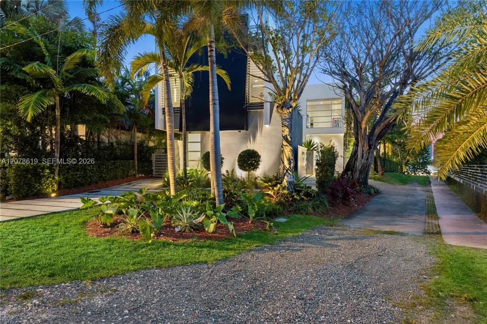 440 S Hibiscus Dr Miami Beach, FL 33139