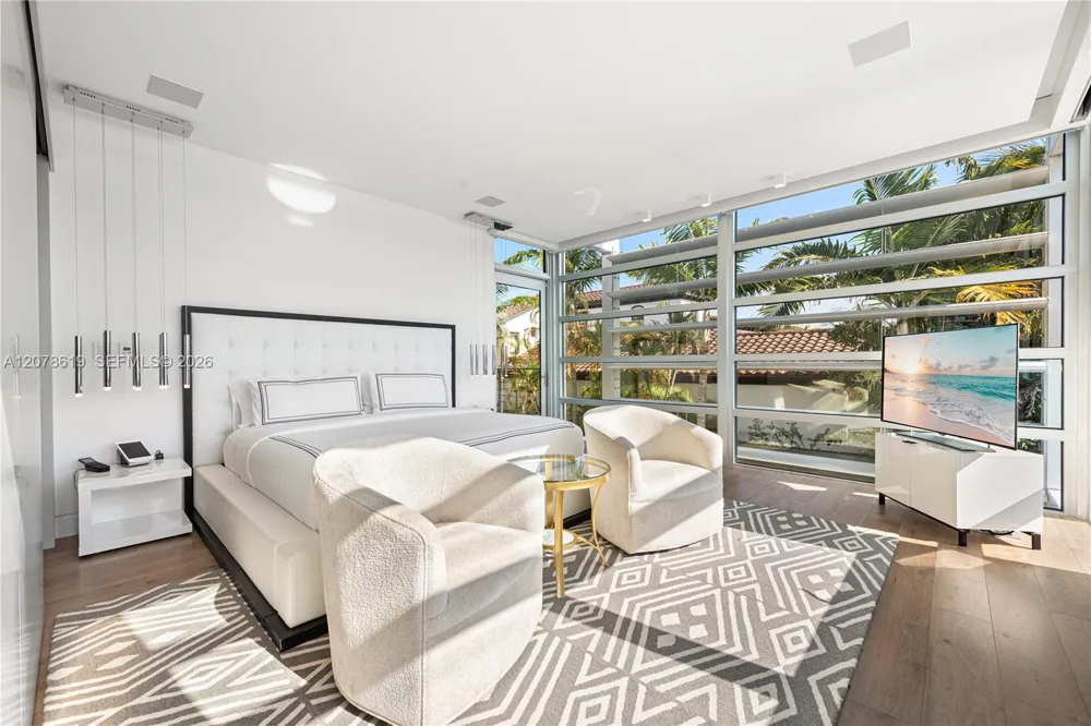 440 S Hibiscus Dr Miami Beach, FL 33139