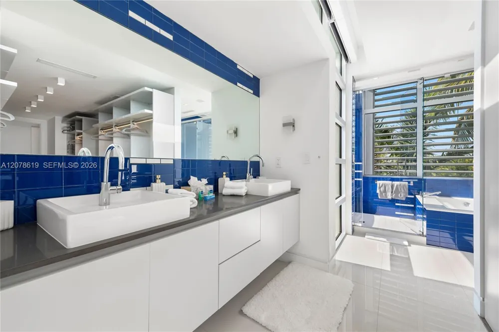 440 S Hibiscus Dr Miami Beach, FL 33139