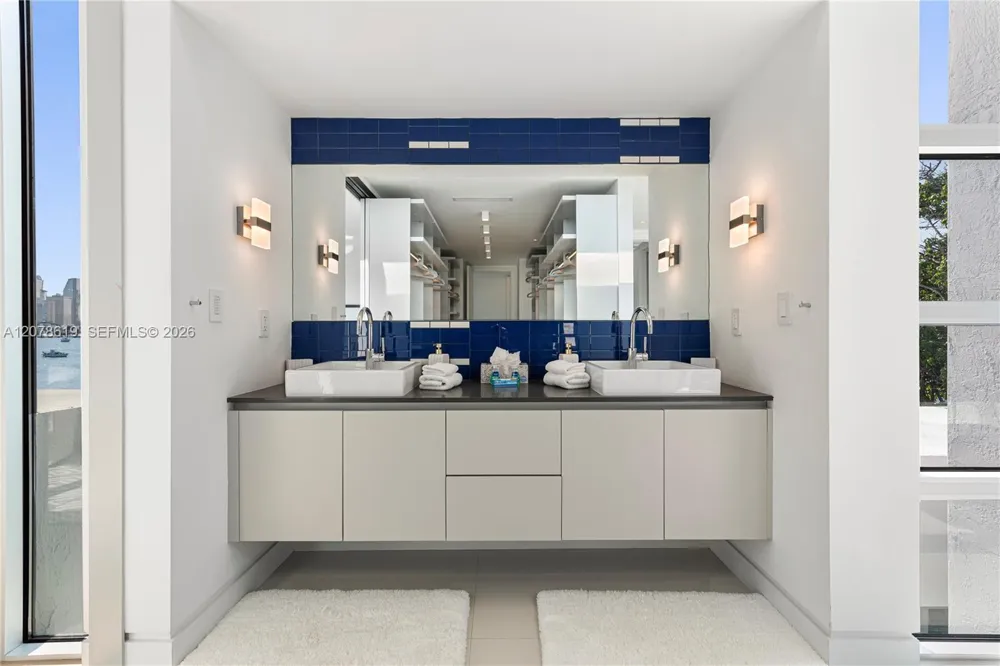 440 S Hibiscus Dr Miami Beach, FL 33139