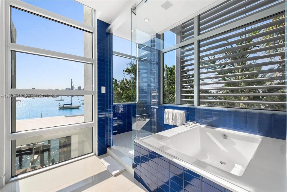 440 S Hibiscus Dr Miami Beach, FL 33139