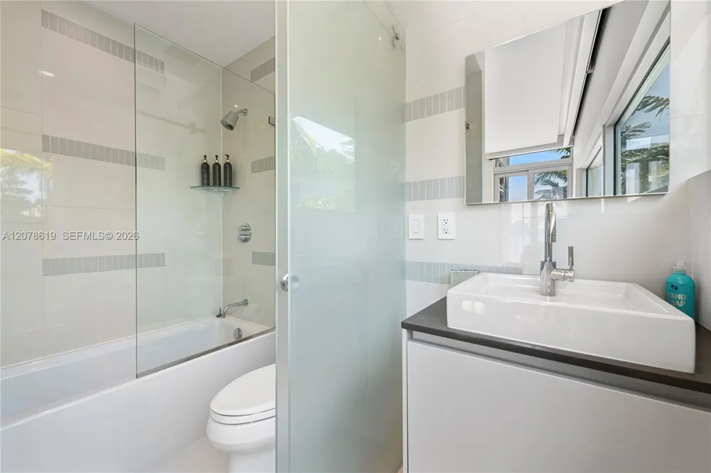 440 S Hibiscus Dr Miami Beach, FL 33139