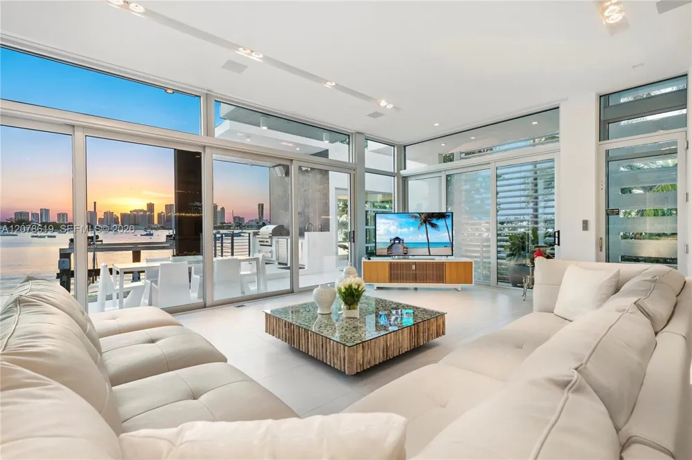 440 S Hibiscus Dr Miami Beach, FL 33139