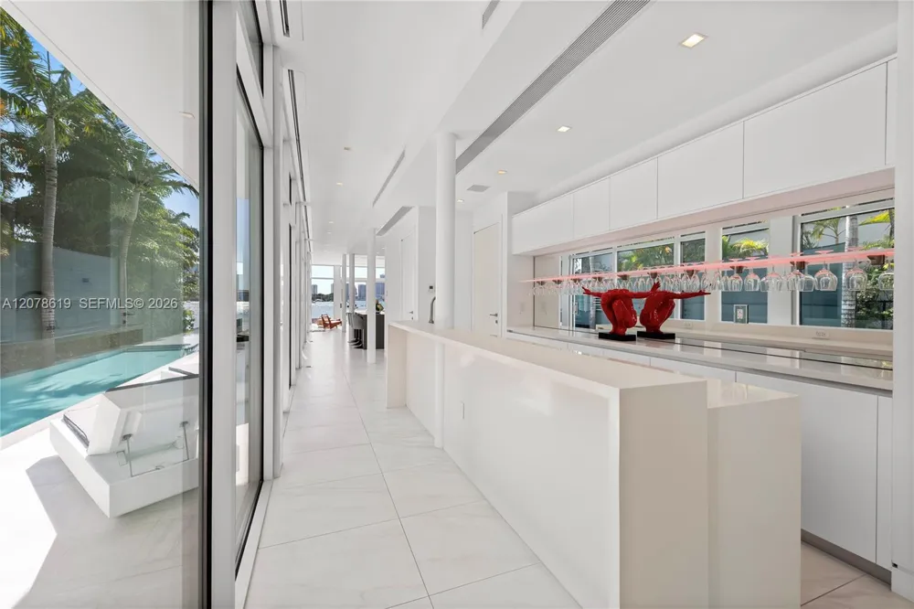440 S Hibiscus Dr Miami Beach, FL 33139