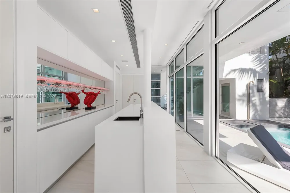 440 S Hibiscus Dr Miami Beach, FL 33139