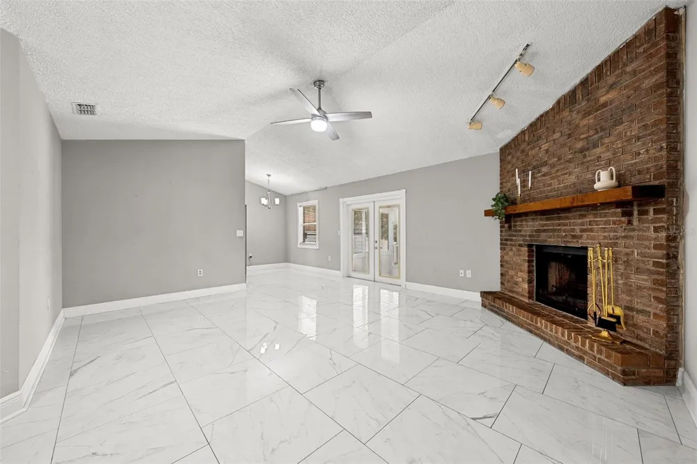 3878 FEATHER DRIVE Lakeland, FL 33812