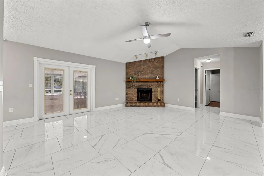 3878 FEATHER DRIVE Lakeland, FL 33812