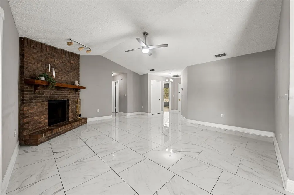 3878 FEATHER DRIVE Lakeland, FL 33812