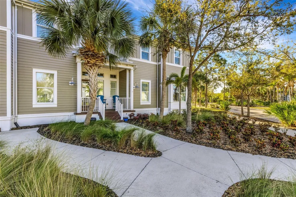 289 SAPPHIRE LAKE DRIVE #202 Bradenton, FL 34209