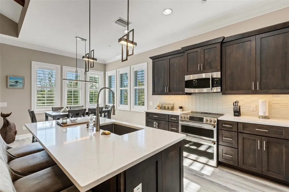 289 SAPPHIRE LAKE DRIVE #202 Bradenton, FL 34209