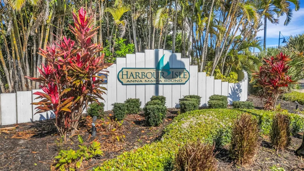 289 SAPPHIRE LAKE DRIVE #202 Bradenton, FL 34209