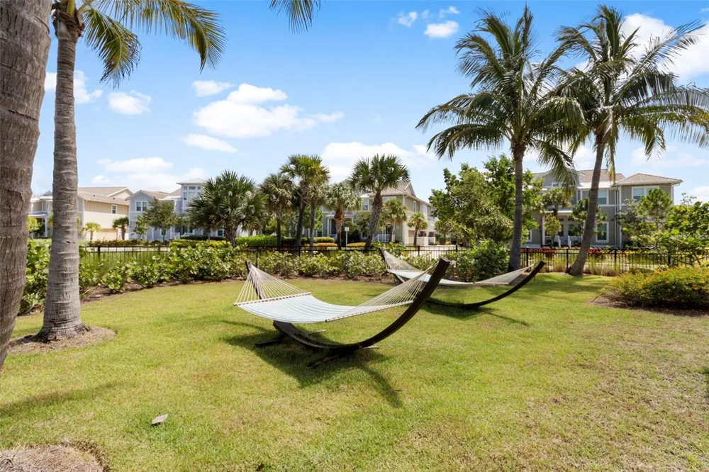 289 SAPPHIRE LAKE DRIVE #202 Bradenton, FL 34209