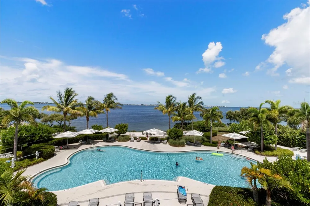 289 SAPPHIRE LAKE DRIVE #202 Bradenton, FL 34209