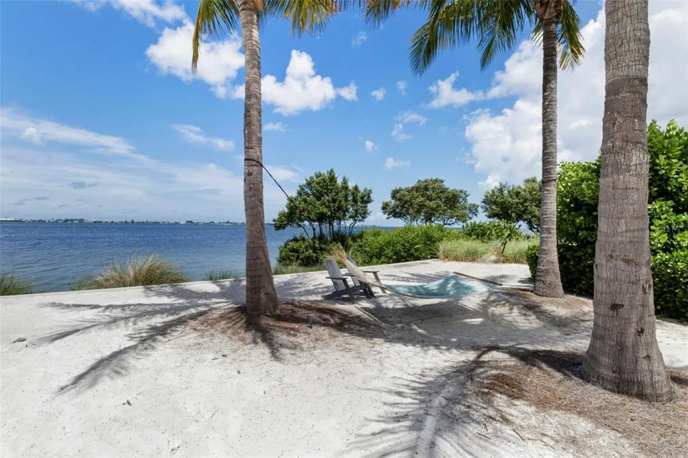 289 SAPPHIRE LAKE DRIVE #202 Bradenton, FL 34209