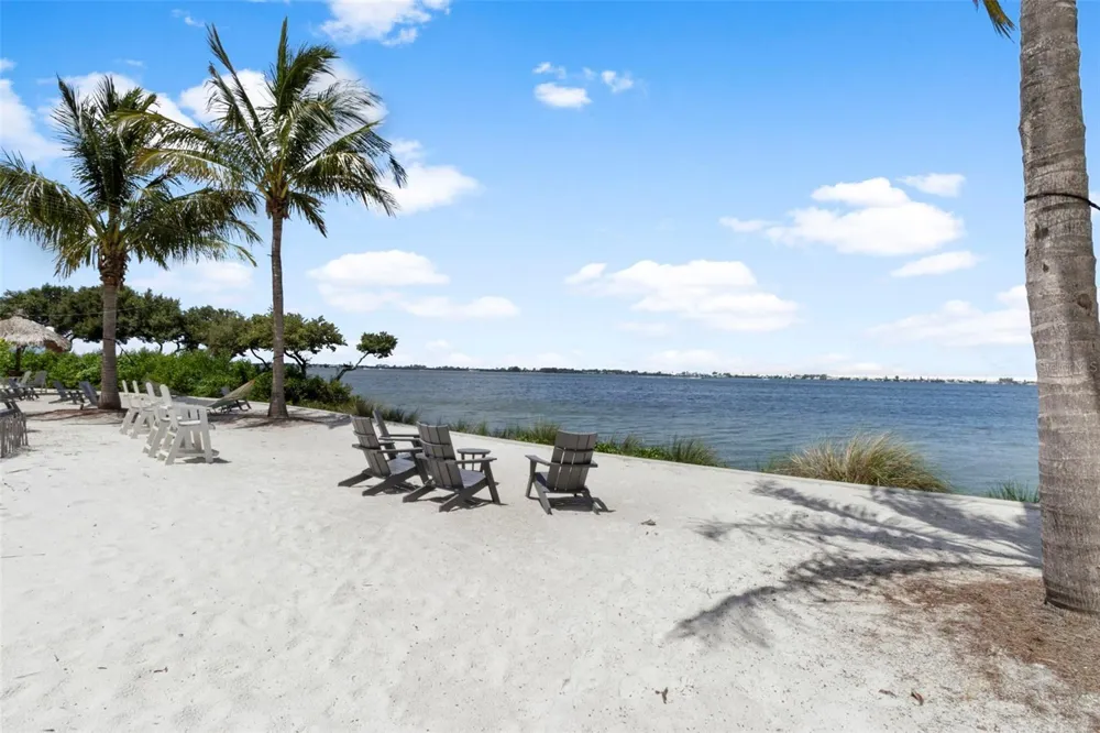289 SAPPHIRE LAKE DRIVE #202 Bradenton, FL 34209