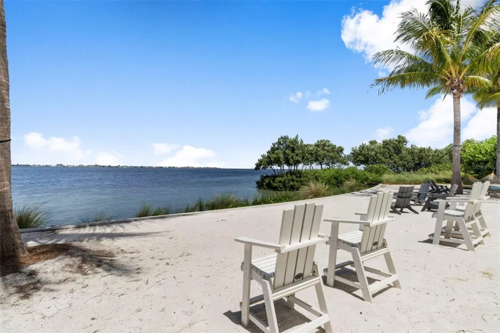 289 SAPPHIRE LAKE DRIVE #202 Bradenton, FL 34209