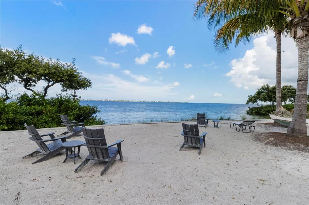 289 SAPPHIRE LAKE DRIVE #202 Bradenton, FL 34209