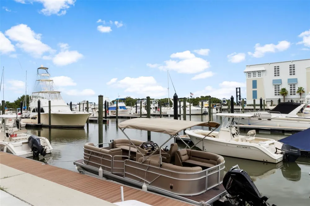 289 SAPPHIRE LAKE DRIVE #202 Bradenton, FL 34209