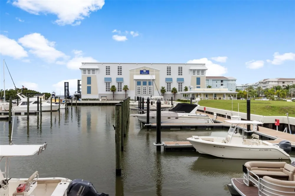 289 SAPPHIRE LAKE DRIVE #202 Bradenton, FL 34209