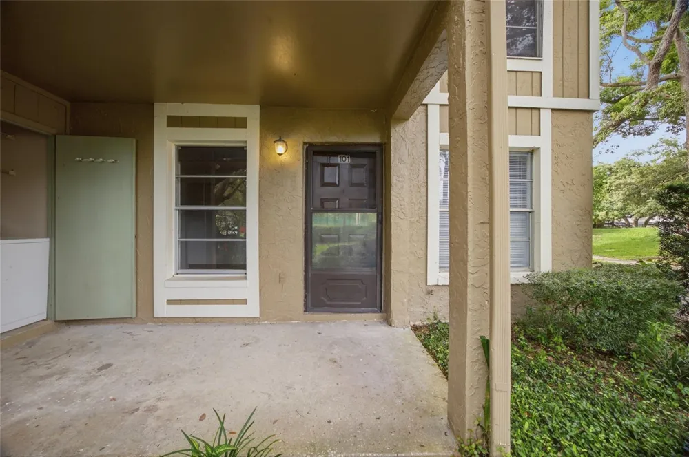 14315 HANGING MOSS CIRCLE #101 Tampa, FL 33613