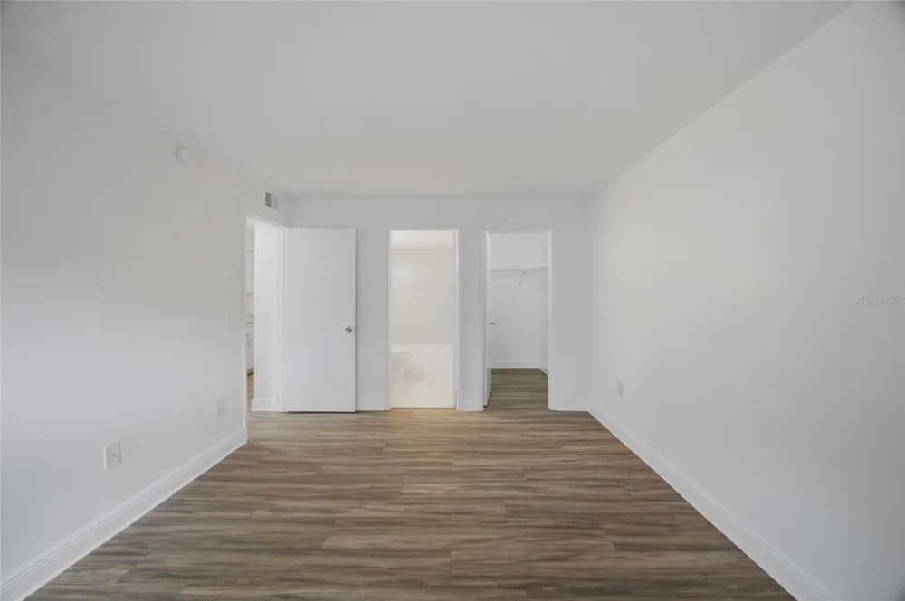 14315 HANGING MOSS CIRCLE #101 Tampa, FL 33613