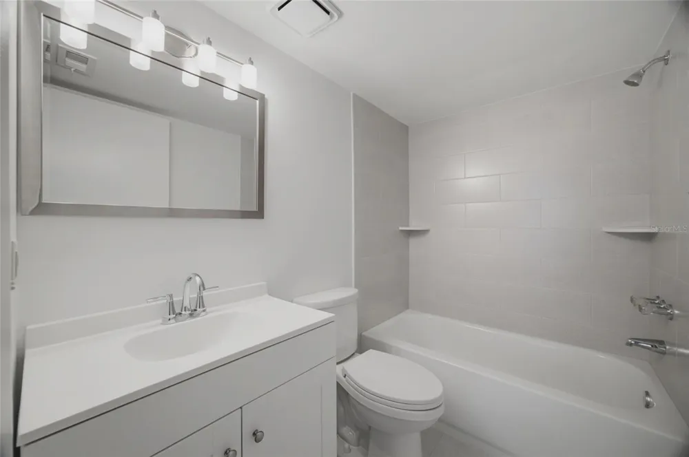 14315 HANGING MOSS CIRCLE #101 Tampa, FL 33613