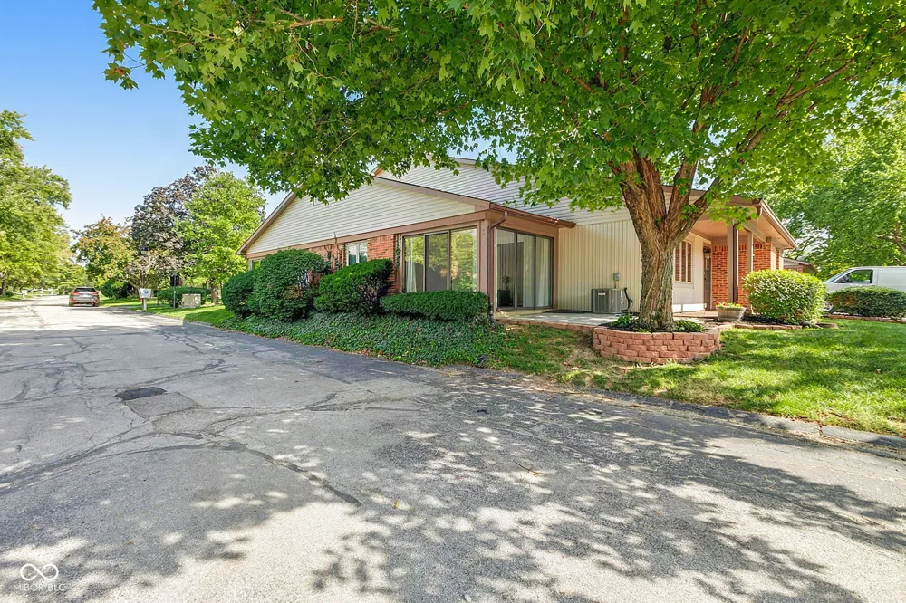 2541 Willow Way Indianapolis, IN 46268