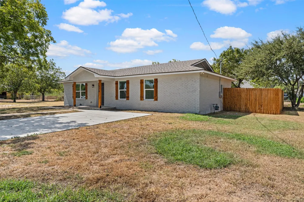 234 Ave E Lacy Lakeview, TX 76705