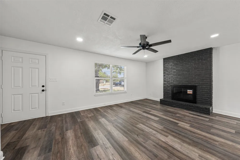 234 Ave E Lacy Lakeview, TX 76705