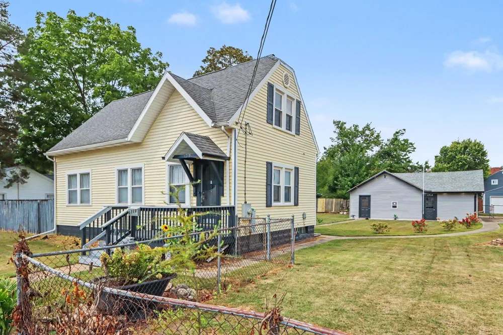 1719 Palmer Avenue Kalamazoo, MI 49001