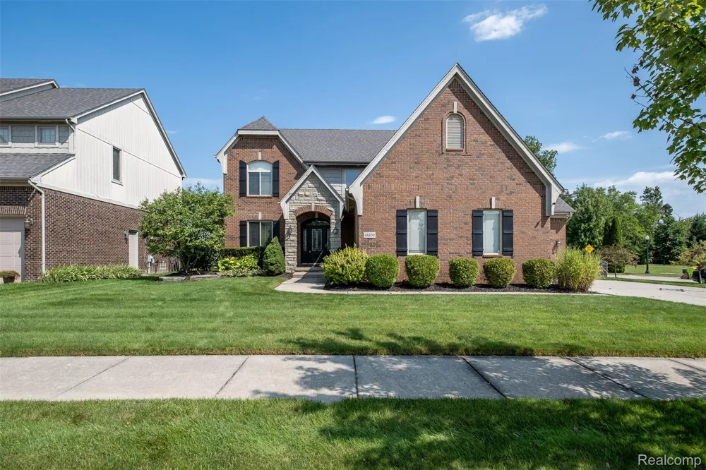 48850 Austrian Pine Drive Macomb Township, MI 48044