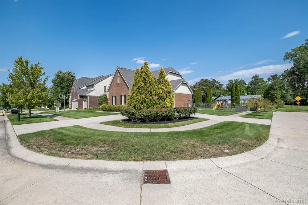 48850 Austrian Pine Drive Macomb Township, MI 48044