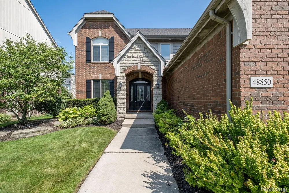 48850 Austrian Pine Drive Macomb Township, MI 48044