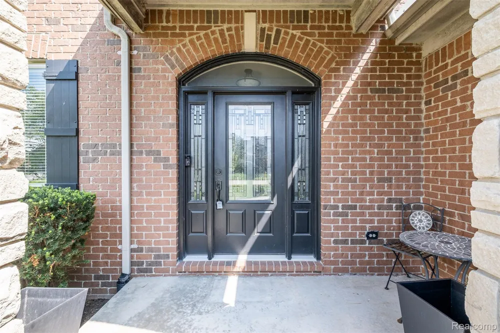 48850 Austrian Pine Drive Macomb Township, MI 48044