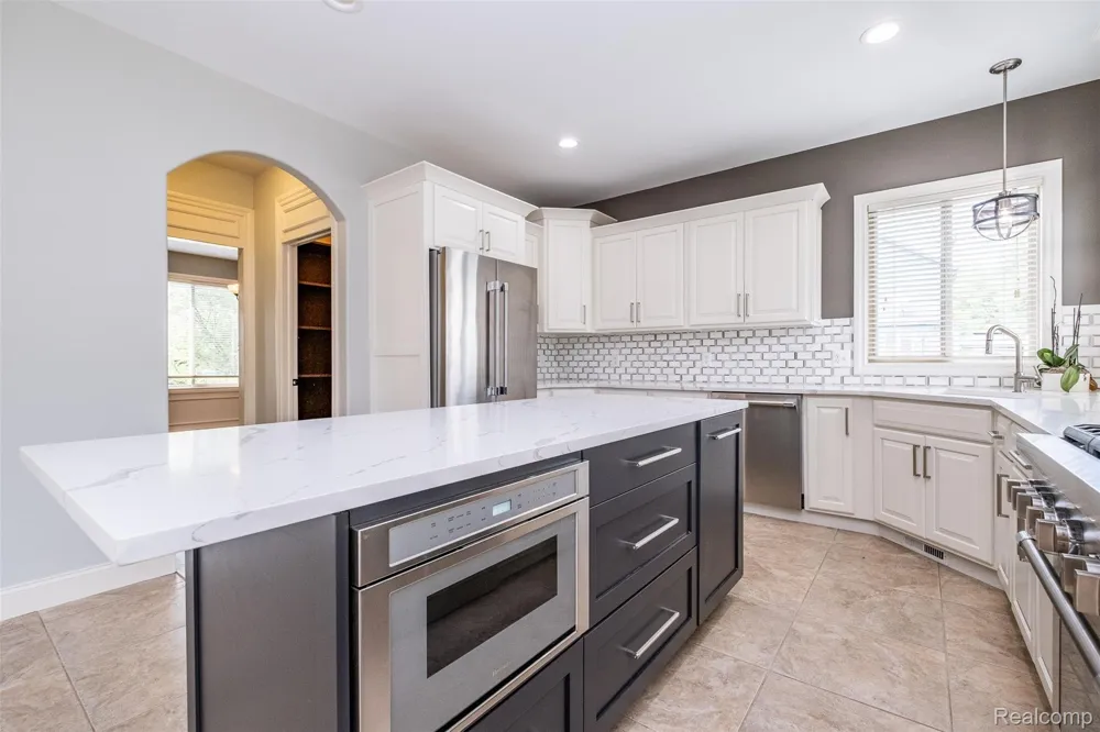 48850 Austrian Pine Drive Macomb Township, MI 48044
