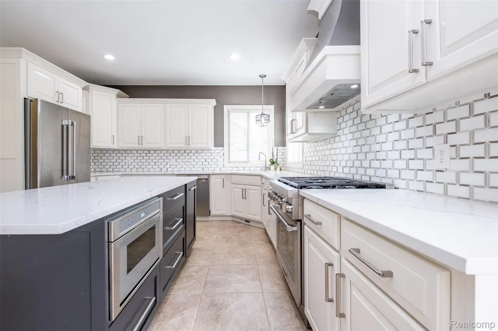 48850 Austrian Pine Drive Macomb Township, MI 48044