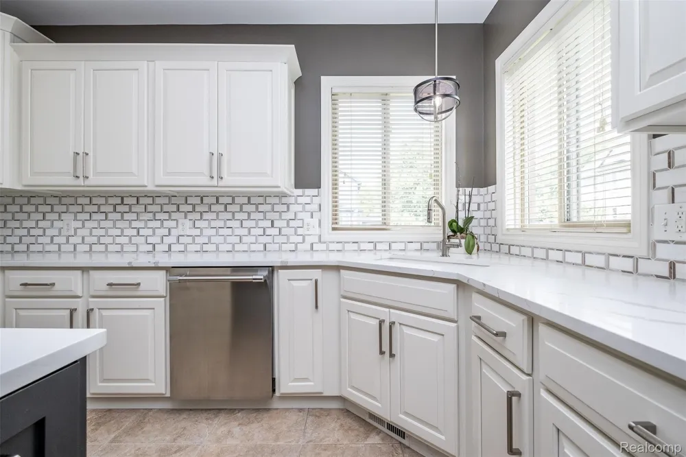 48850 Austrian Pine Drive Macomb Township, MI 48044
