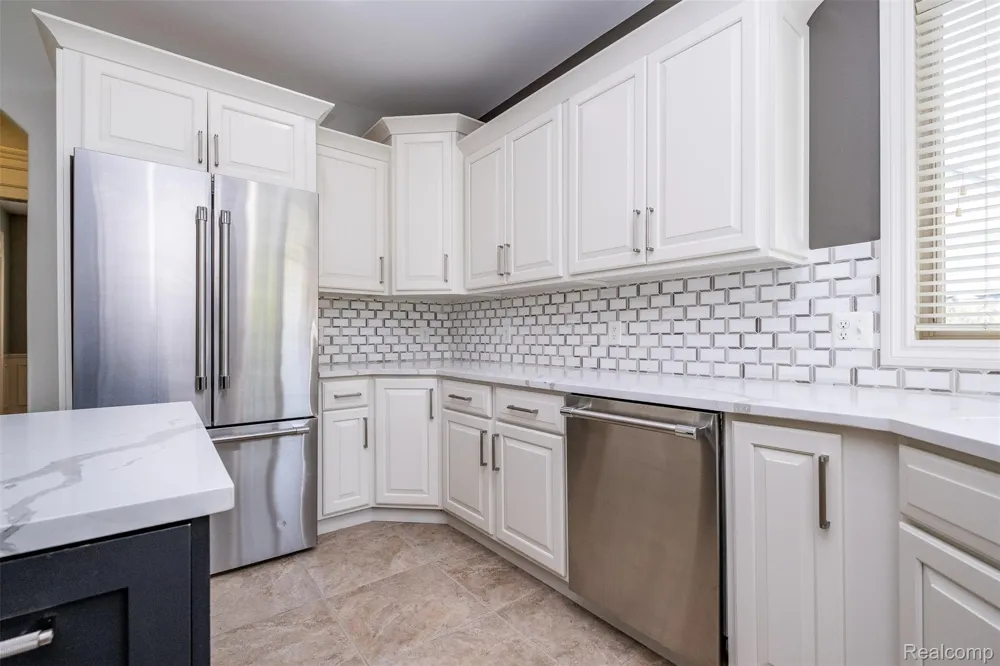 48850 Austrian Pine Drive Macomb Township, MI 48044