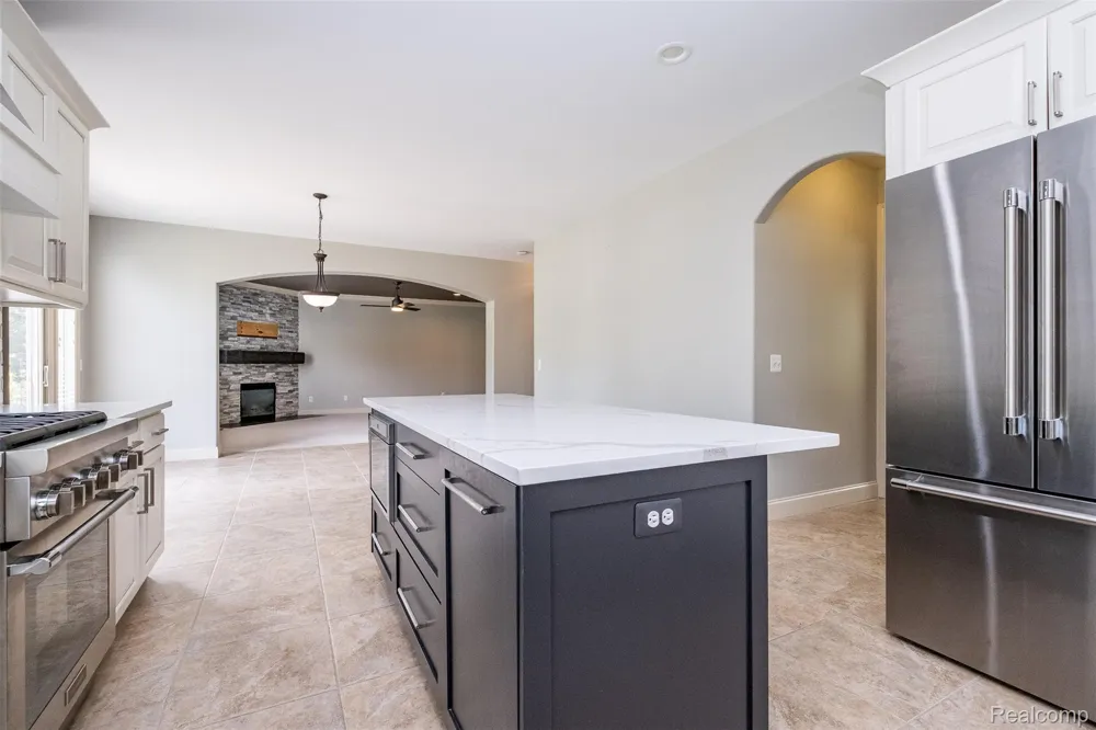 48850 Austrian Pine Drive Macomb Township, MI 48044
